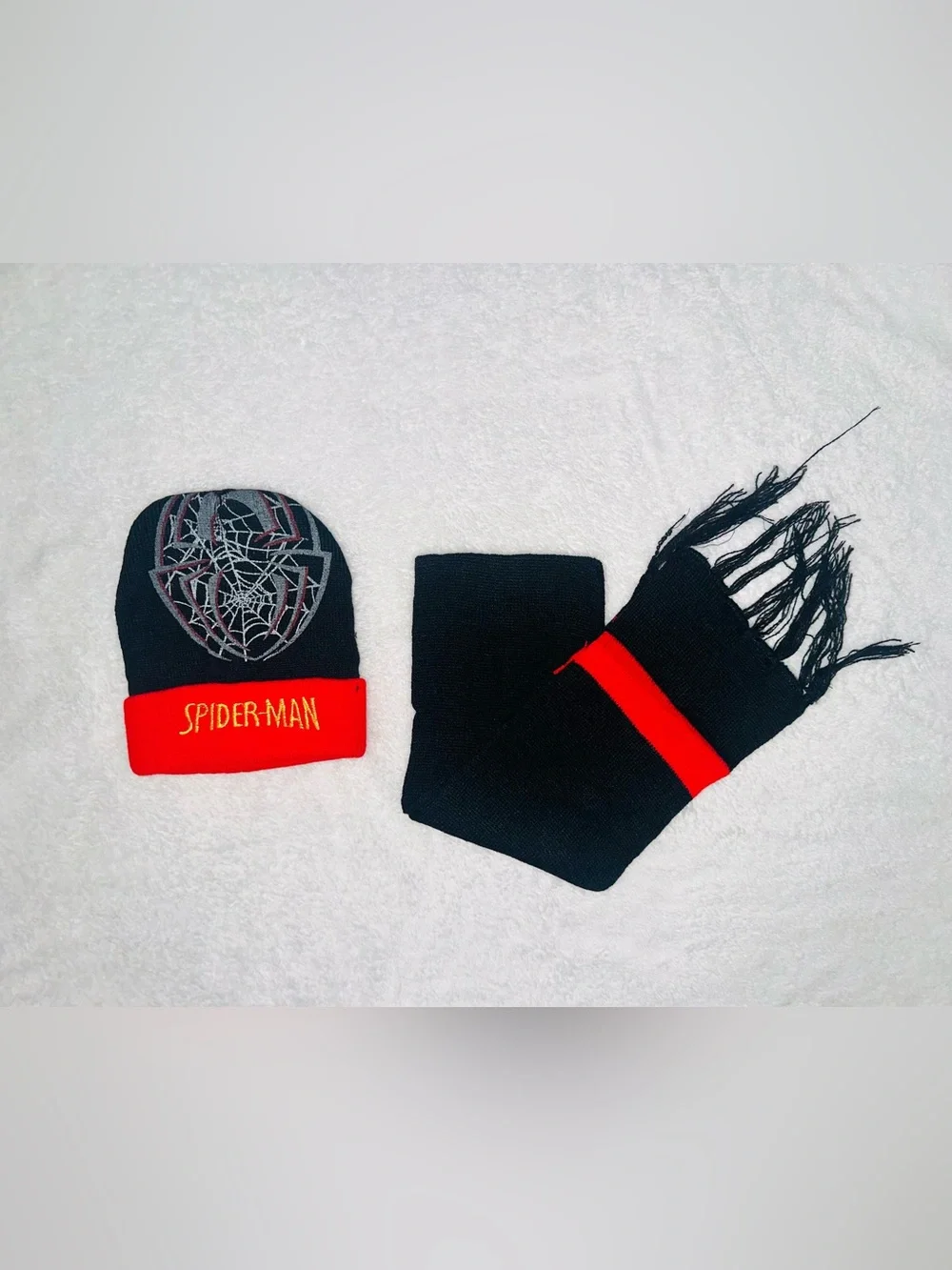 NIB Kids Spider Man Beanie & Scarf Set
